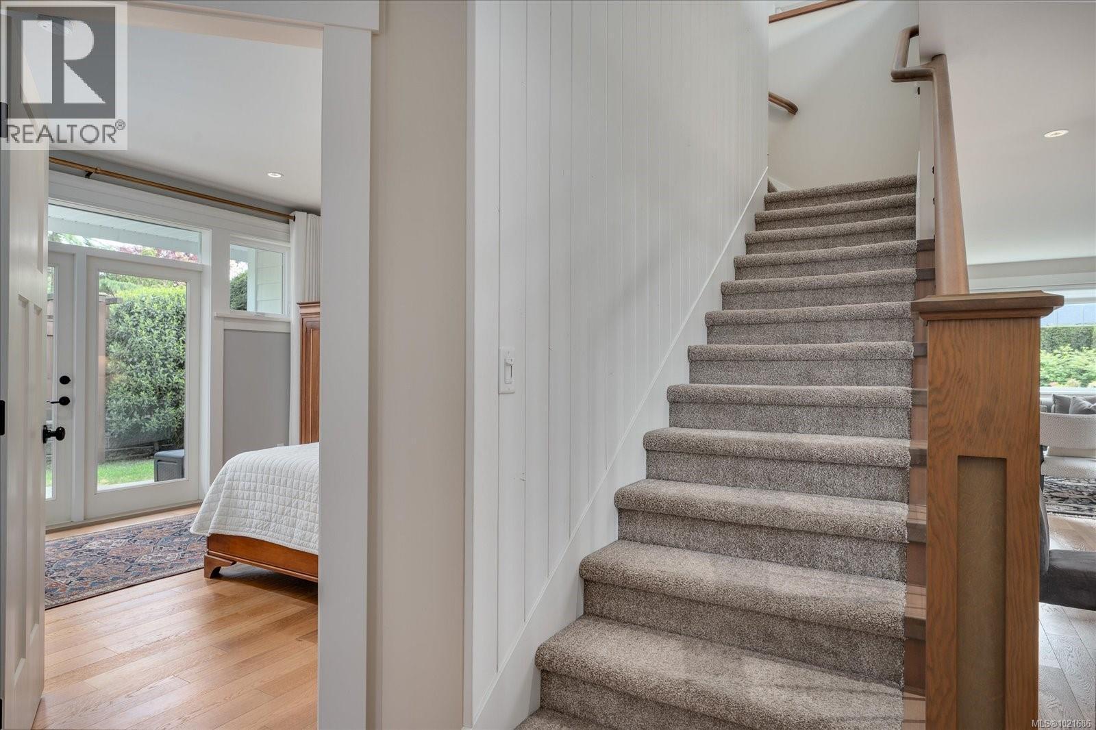 Stairs to upper level - 672 Lowry'S Rd, Parksville, BC - Indoor Photo Showing Other Room