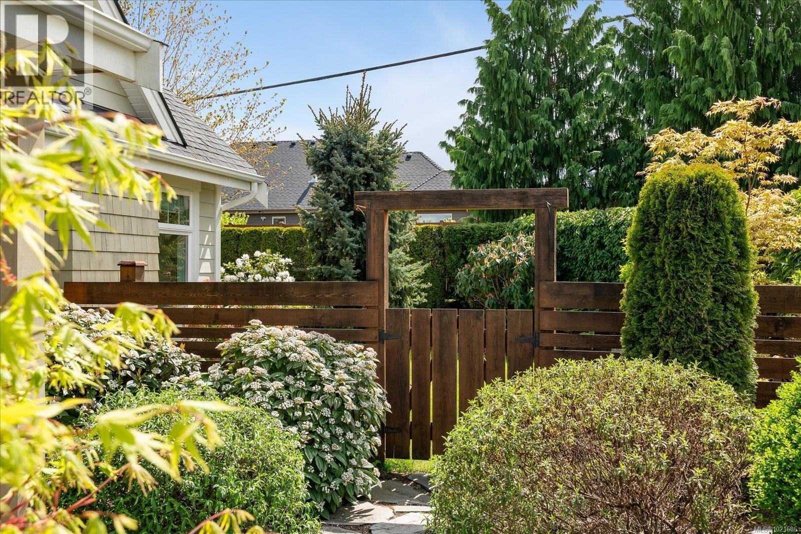 672 Lowry'S Rd, Parksville, BC - Outdoor