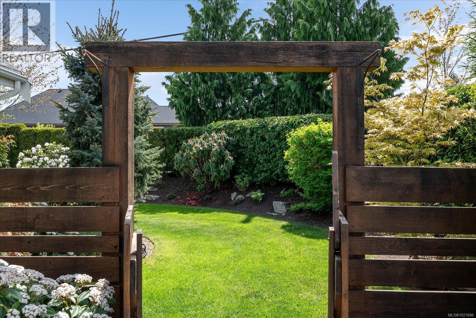 672 Lowry'S Rd, Parksville, BC - Outdoor