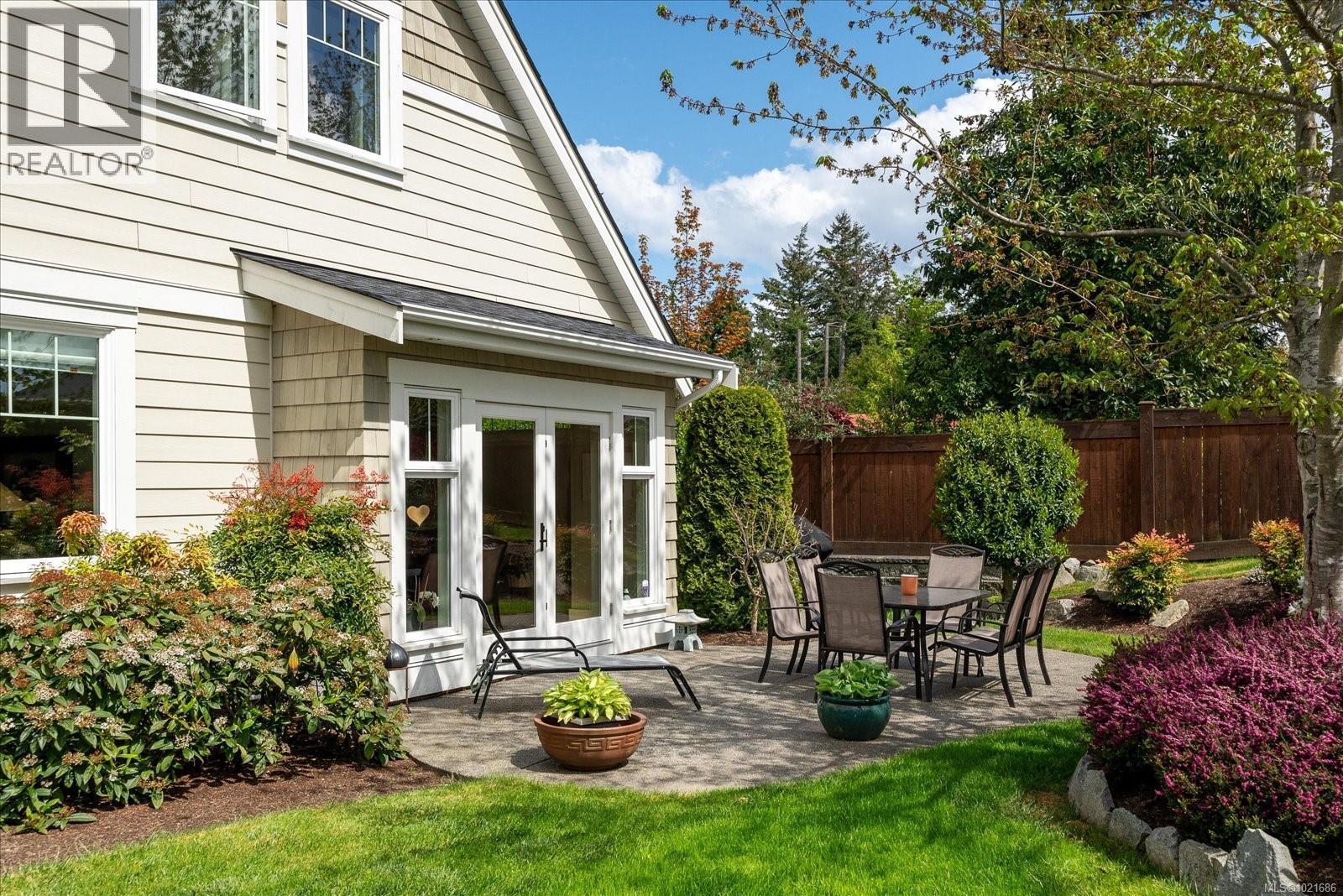 672 Lowry'S Rd, Parksville, BC - Outdoor With Deck Patio Veranda