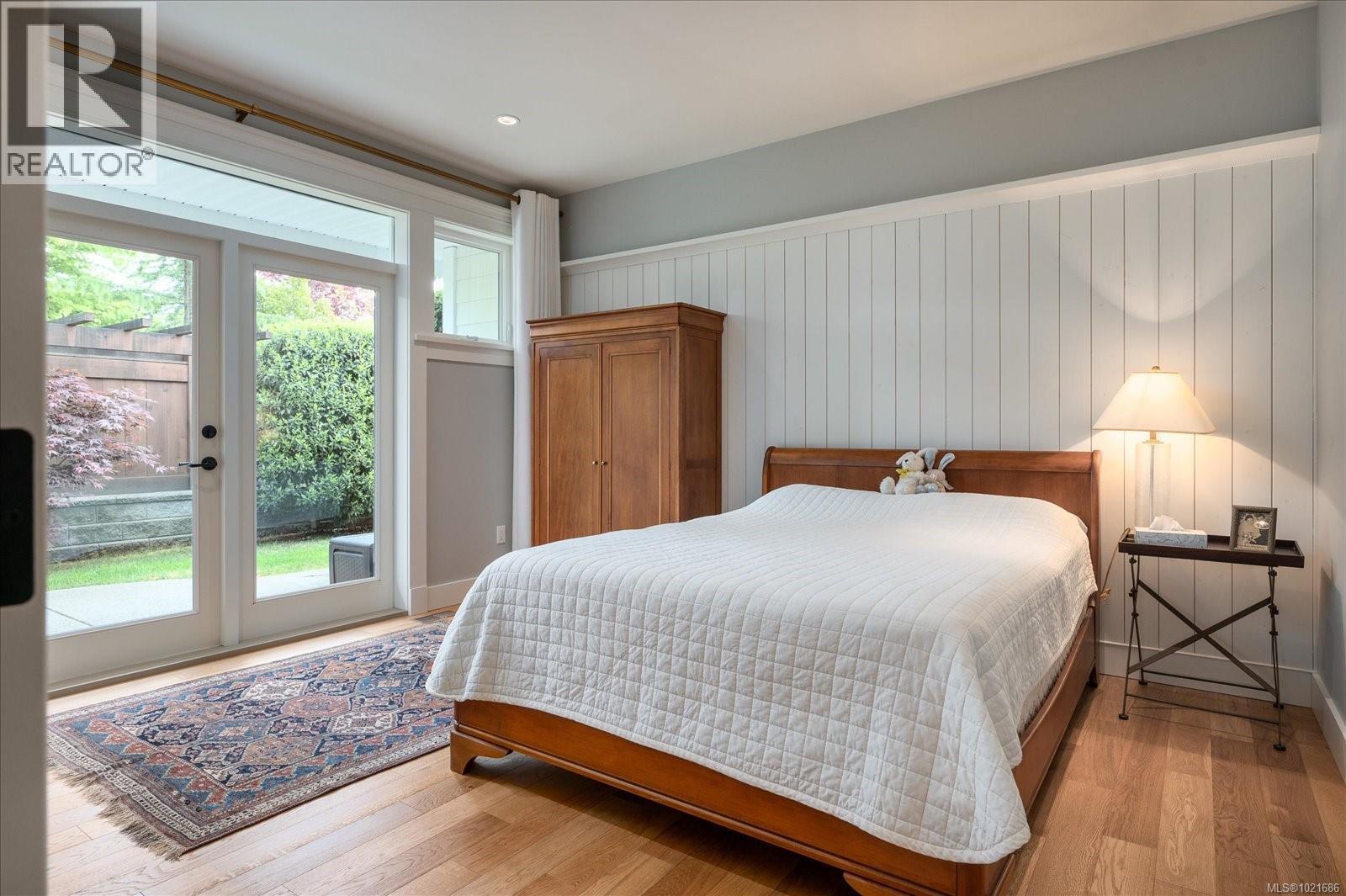 Main floor Primary bedroom - 672 Lowry'S Rd, Parksville, BC - Indoor Photo Showing Bedroom