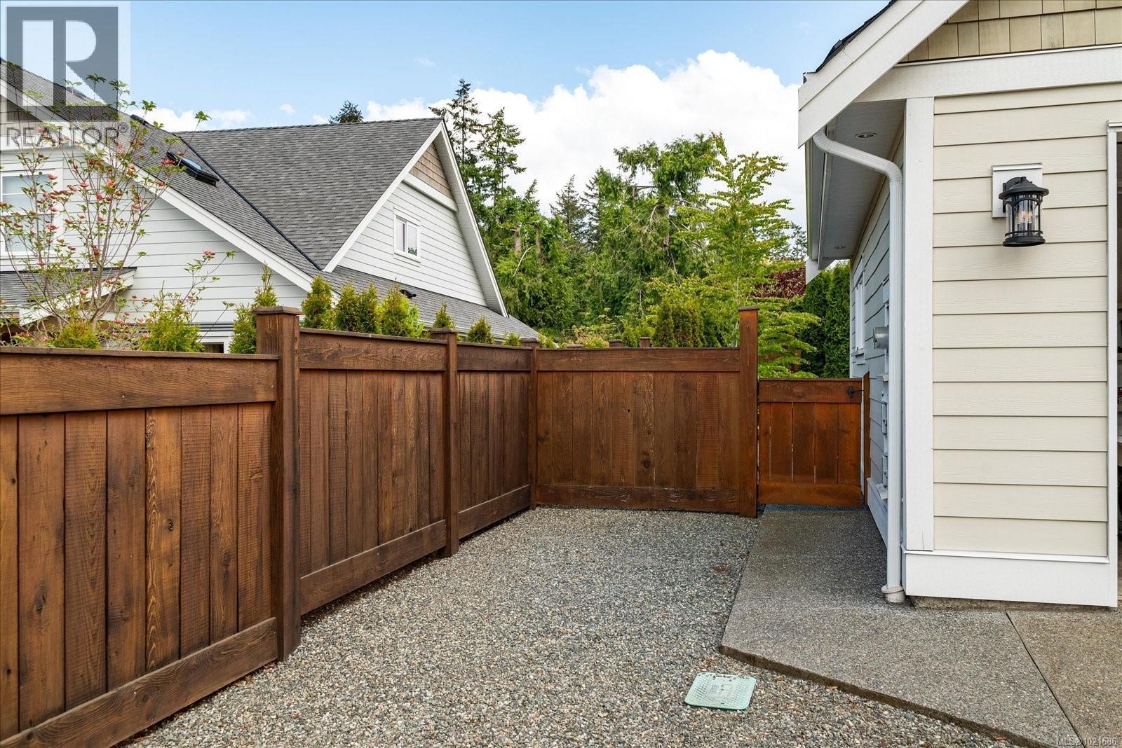 672 Lowry'S Rd, Parksville, BC - Outdoor With Exterior