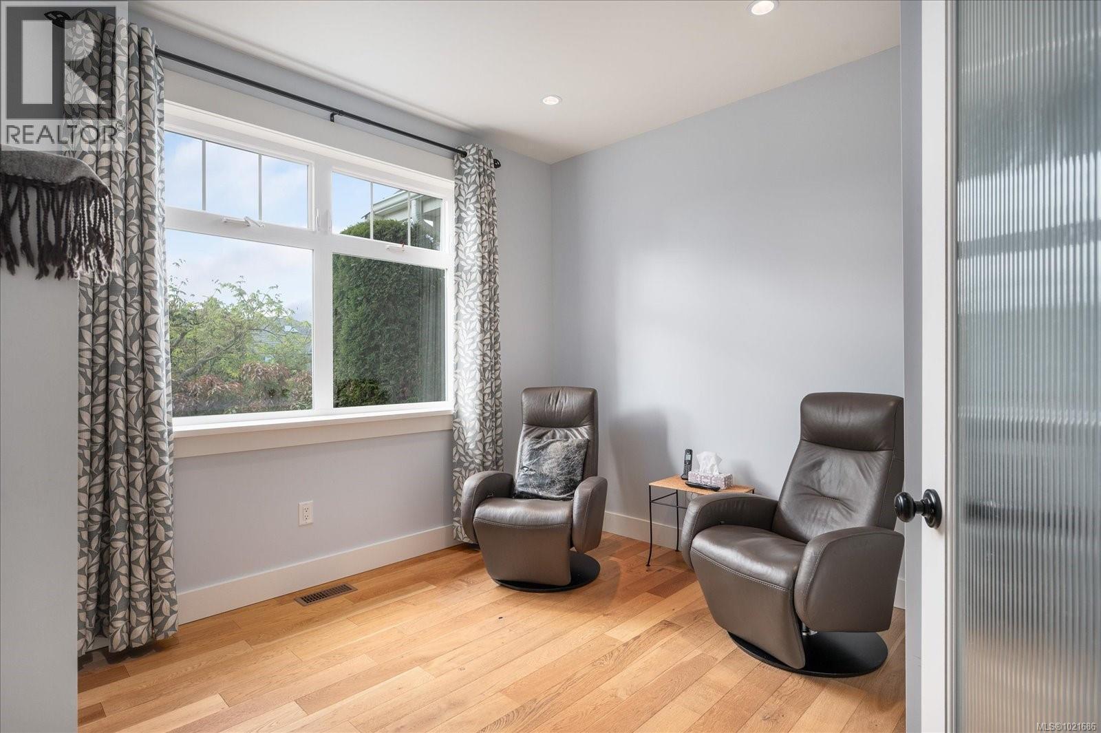 Main level Bedroom/Den - 672 Lowry'S Rd, Parksville, BC - Indoor