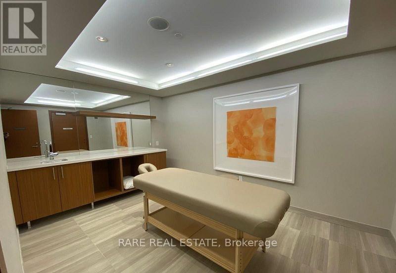 632 - 39 Queens Quay E, Toronto, ON - Indoor