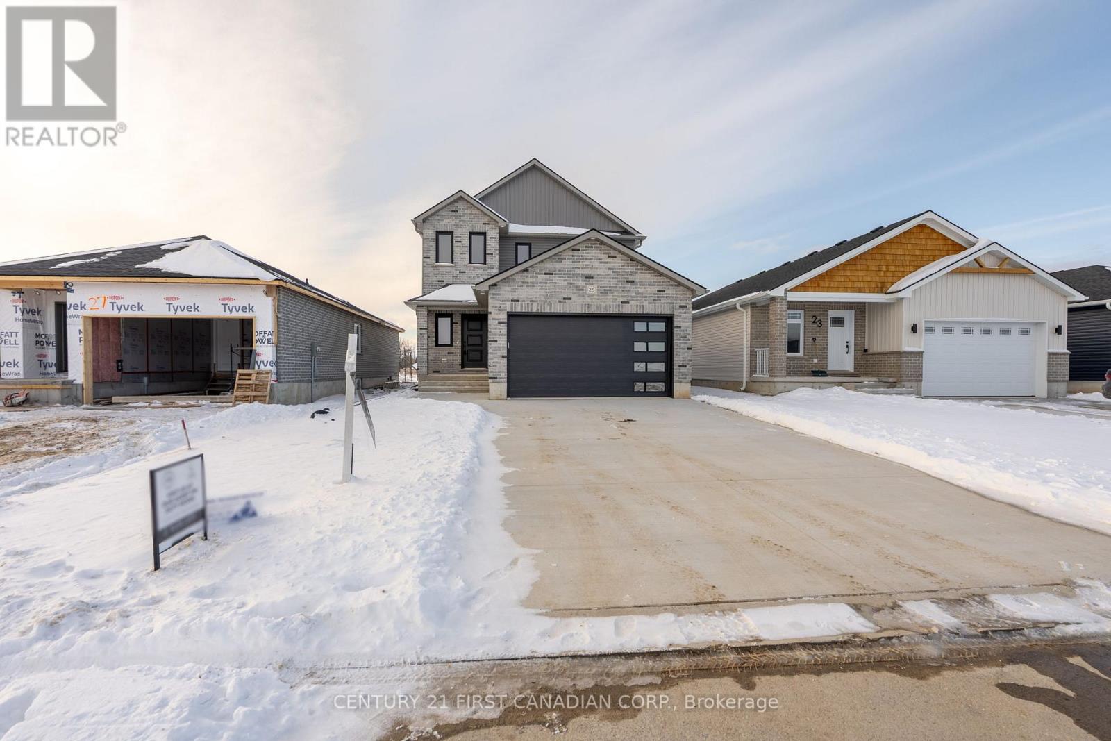 25 Sheldabren Street, North Middlesex (Ailsa Craig), ON - Outdoor With Facade