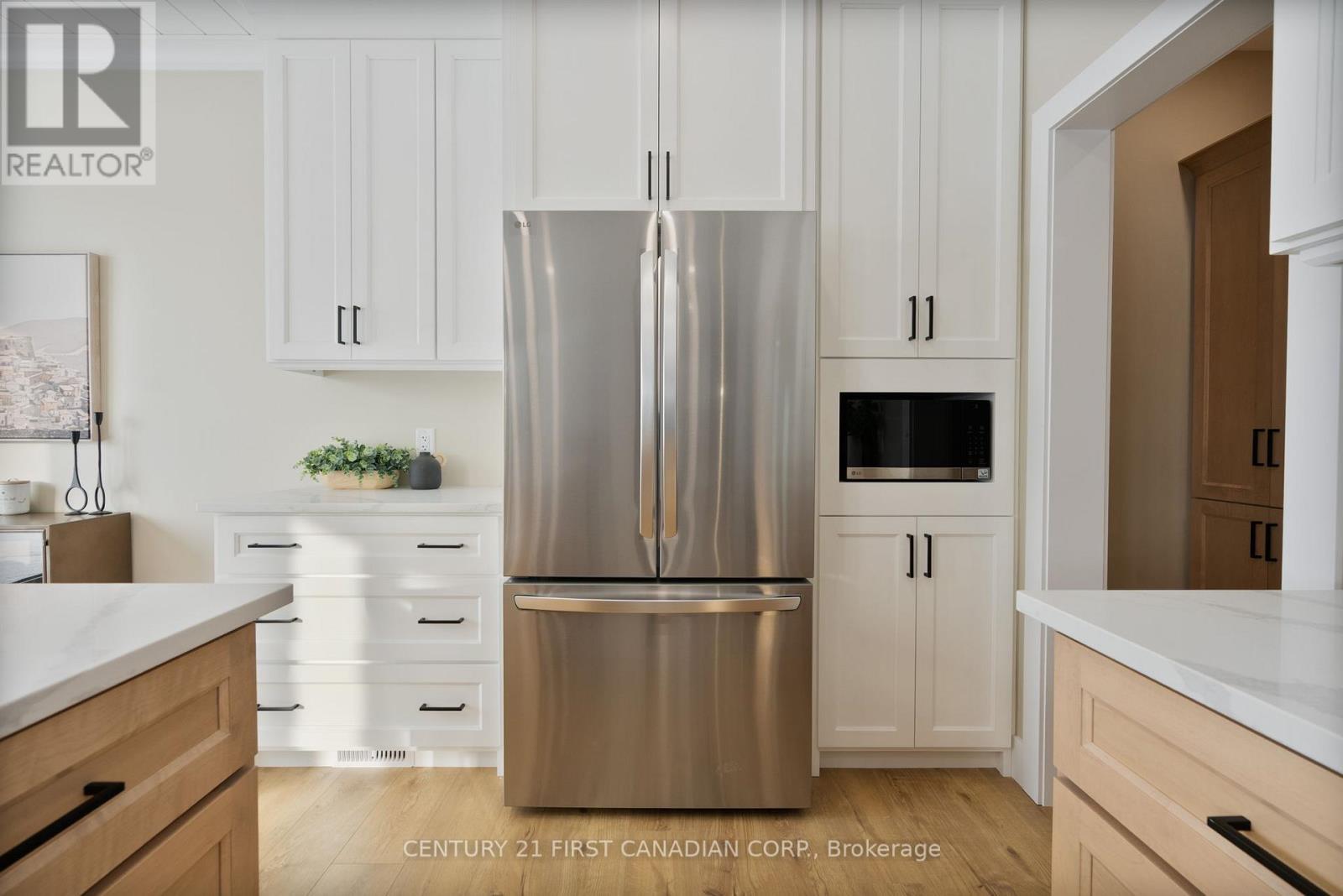 25 Sheldabren Street, North Middlesex (Ailsa Craig), ON - Indoor Photo Showing Kitchen