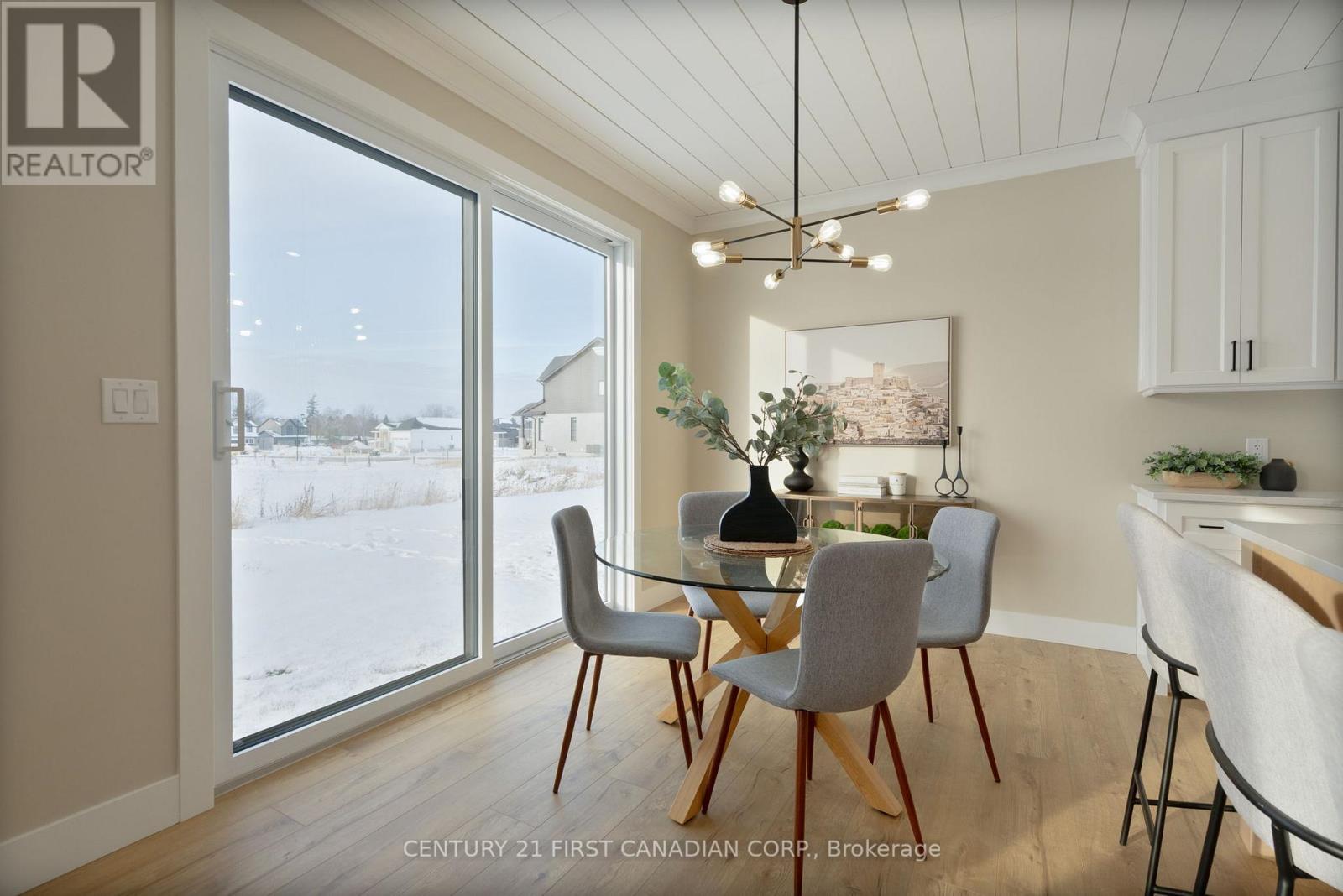 25 Sheldabren Street, North Middlesex (Ailsa Craig), ON - Indoor Photo Showing Dining Room