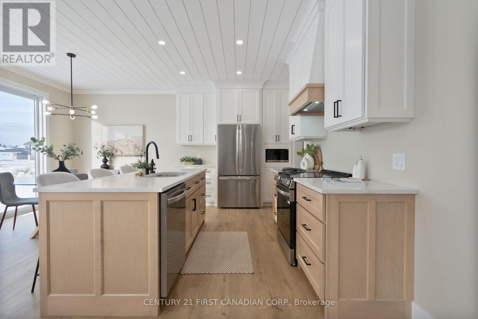 25 Sheldabren Street, North Middlesex (Ailsa Craig), ON - Indoor Photo Showing Kitchen With Upgraded Kitchen