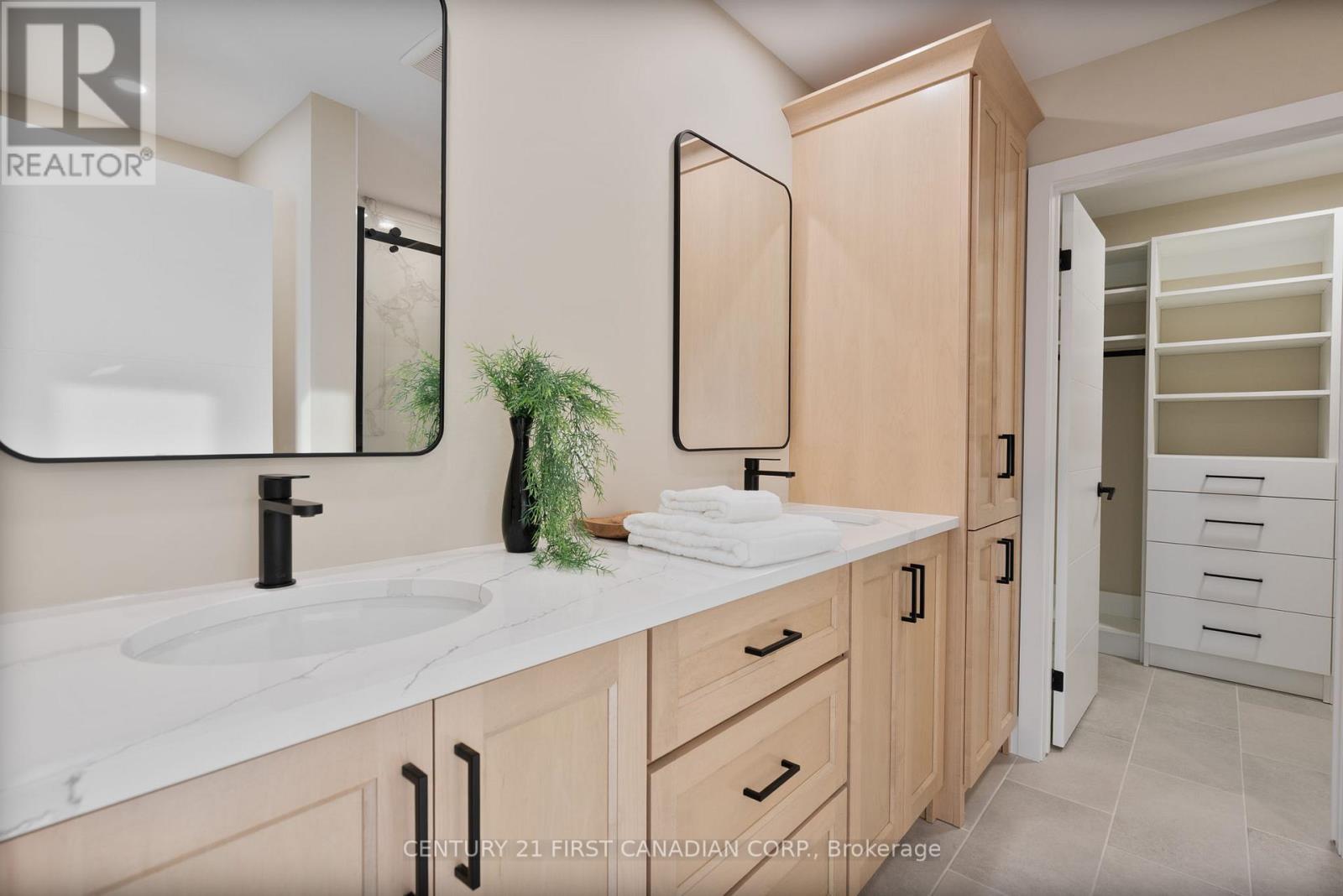25 Sheldabren Street, North Middlesex (Ailsa Craig), ON - Indoor Photo Showing Bathroom