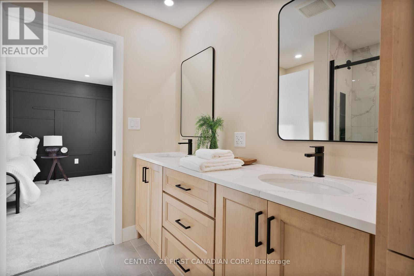 25 Sheldabren Street, North Middlesex (Ailsa Craig), ON - Indoor Photo Showing Bathroom