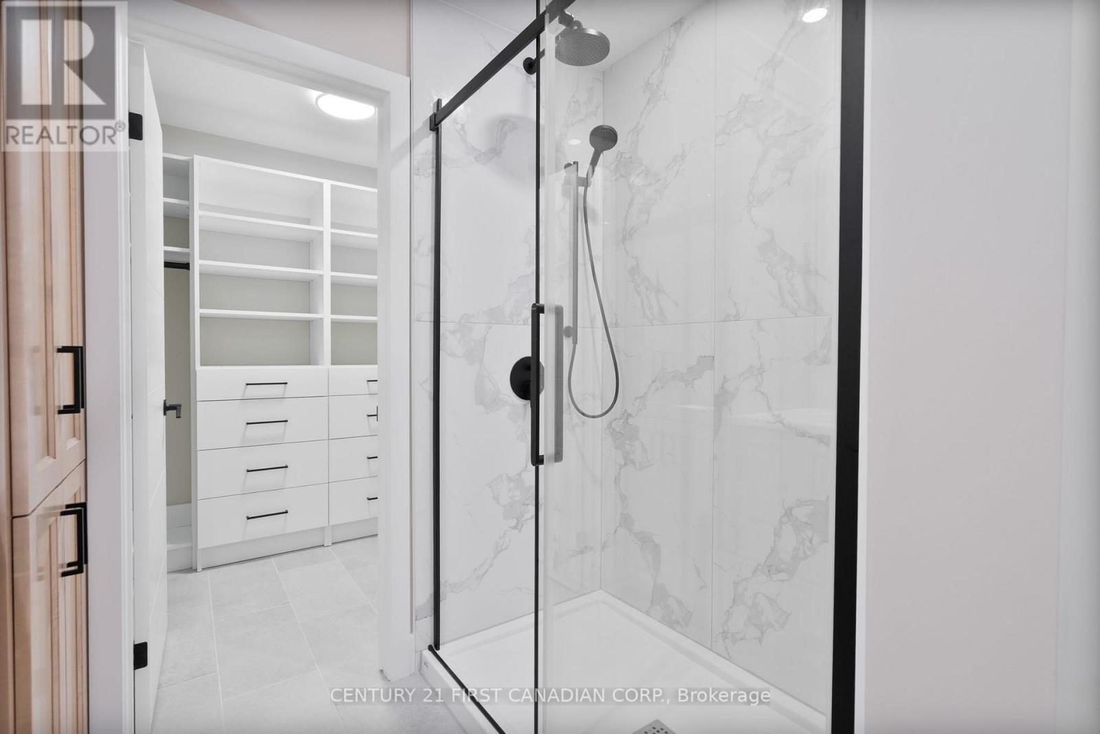 25 Sheldabren Street, North Middlesex (Ailsa Craig), ON - Indoor Photo Showing Bathroom