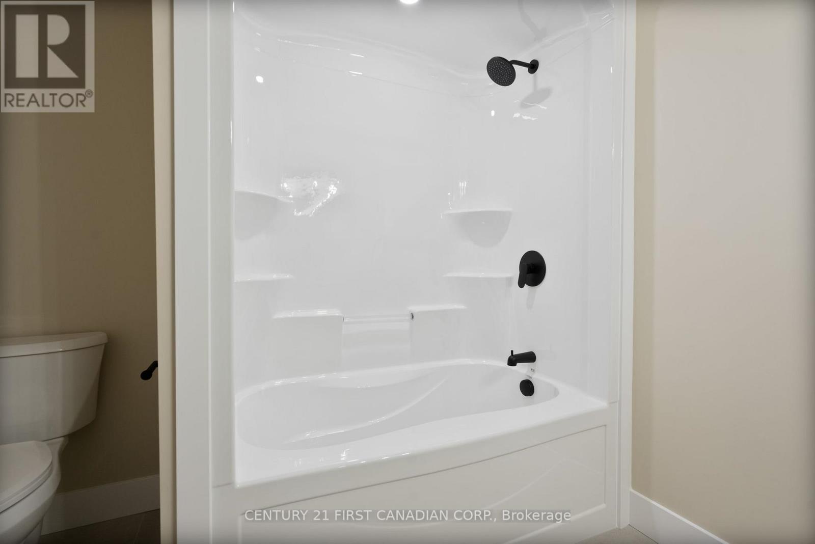 25 Sheldabren Street, North Middlesex (Ailsa Craig), ON - Indoor Photo Showing Bathroom