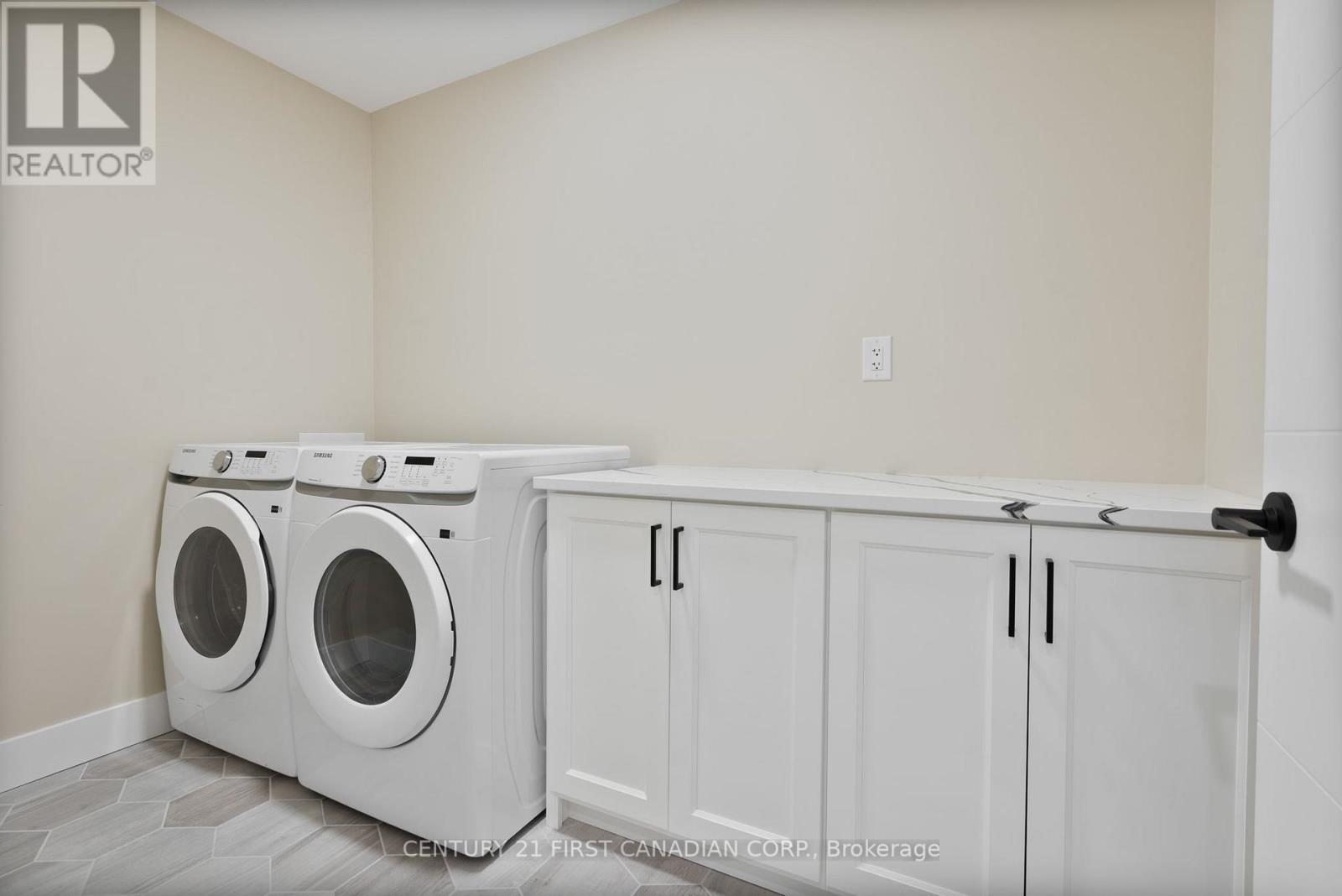 25 Sheldabren Street, North Middlesex (Ailsa Craig), ON - Indoor Photo Showing Laundry Room