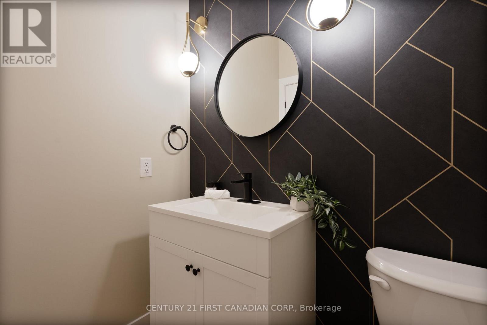 25 Sheldabren Street, North Middlesex (Ailsa Craig), ON - Indoor Photo Showing Other Room