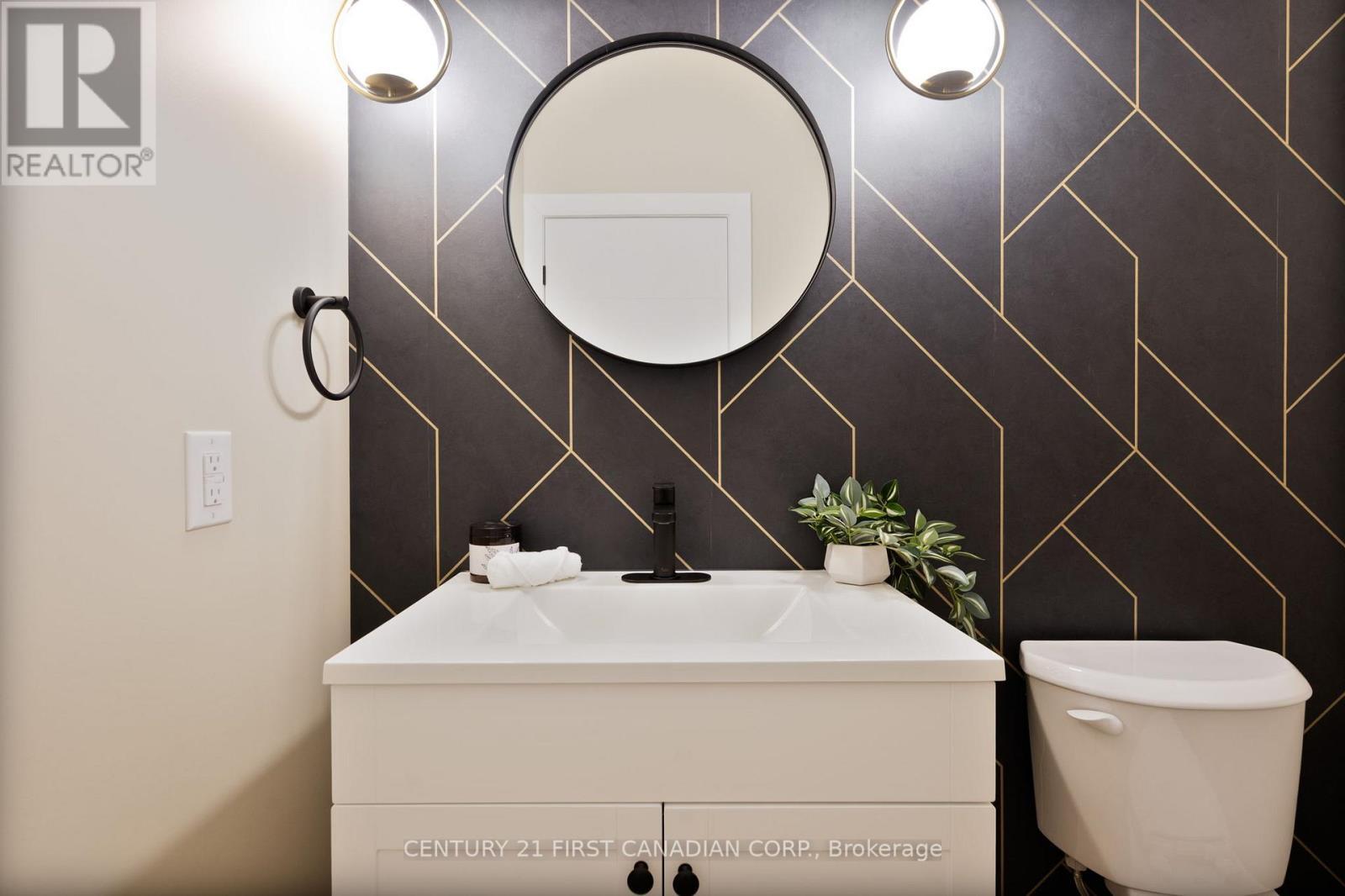 25 Sheldabren Street, North Middlesex (Ailsa Craig), ON -