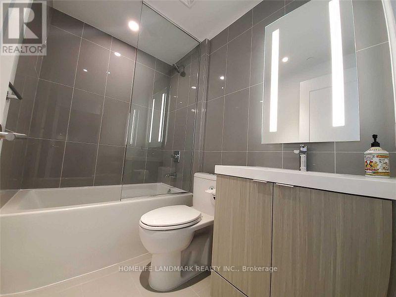 3223 - 585 Bloor Street E, Toronto, ON - Indoor Photo Showing Bathroom