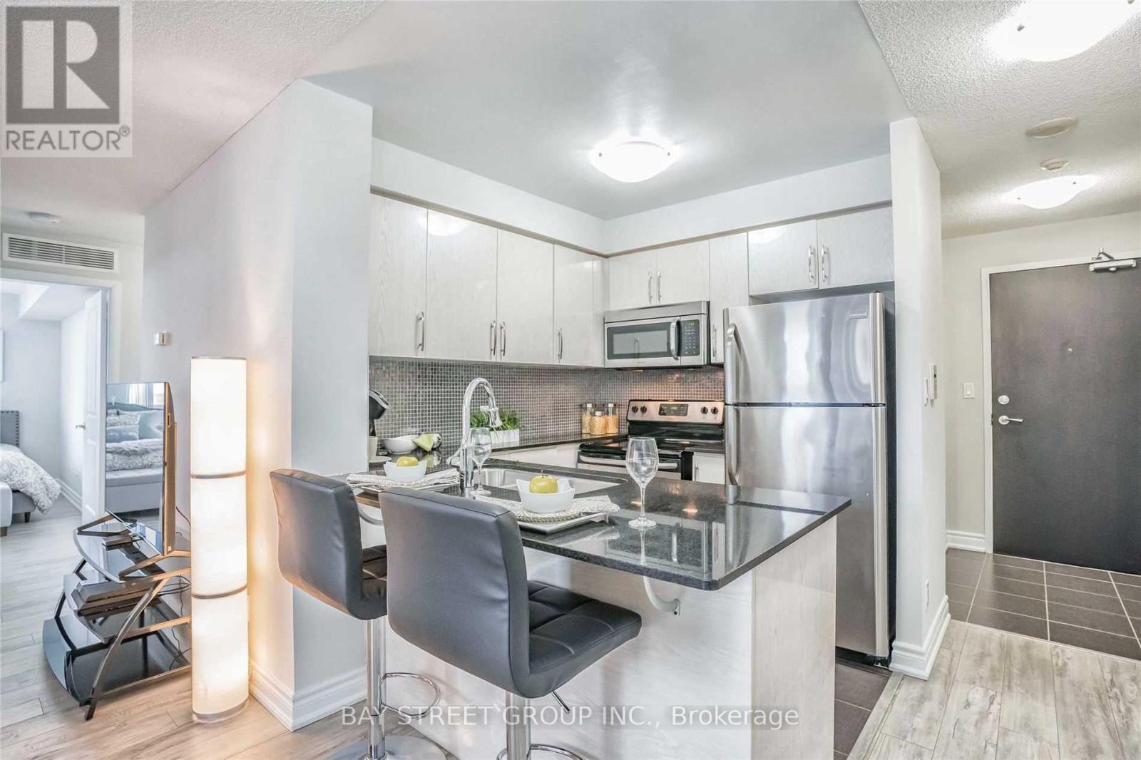 2207 - 5791 Yonge Street, Toronto, ON - Indoor Photo Showing Kitchen