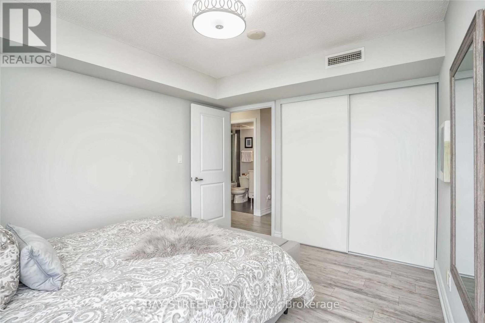 2207 - 5791 Yonge Street, Toronto, ON - Indoor Photo Showing Bedroom