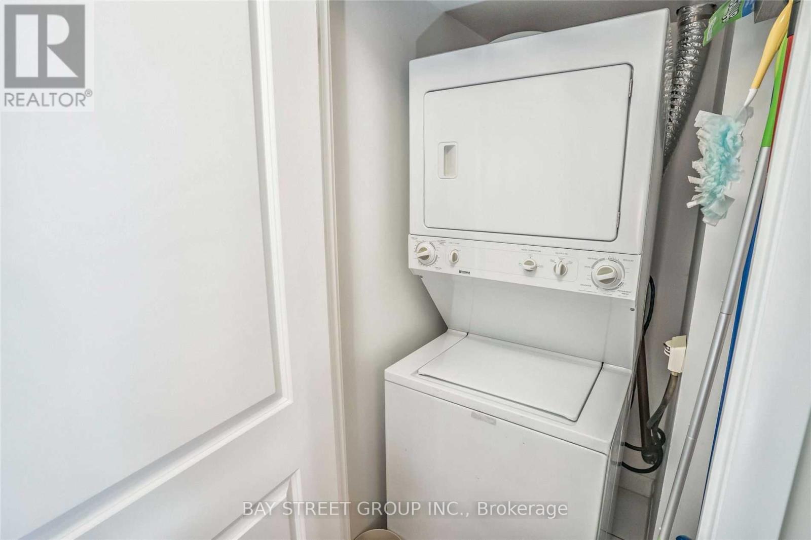 2207 - 5791 Yonge Street, Toronto, ON - Indoor Photo Showing Laundry Room