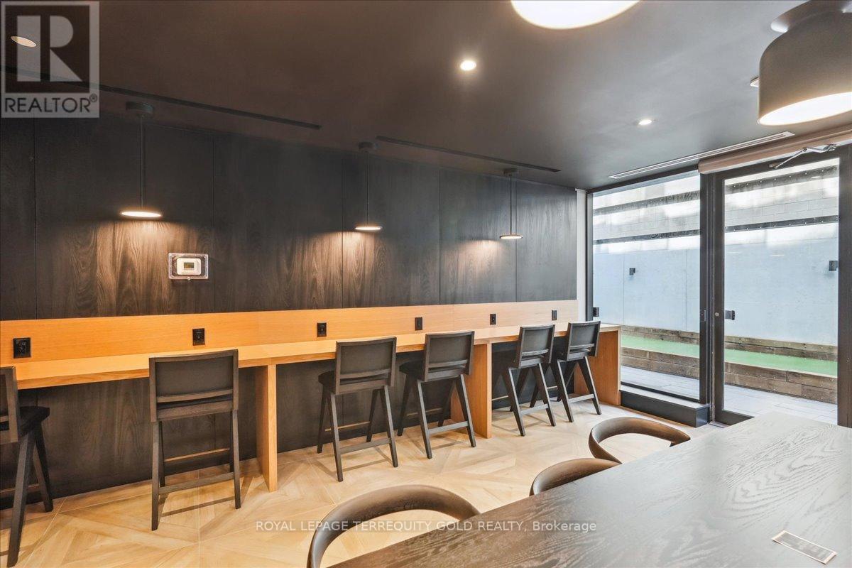 2003 - 195 Mccaul Street E, Toronto, ON - Indoor