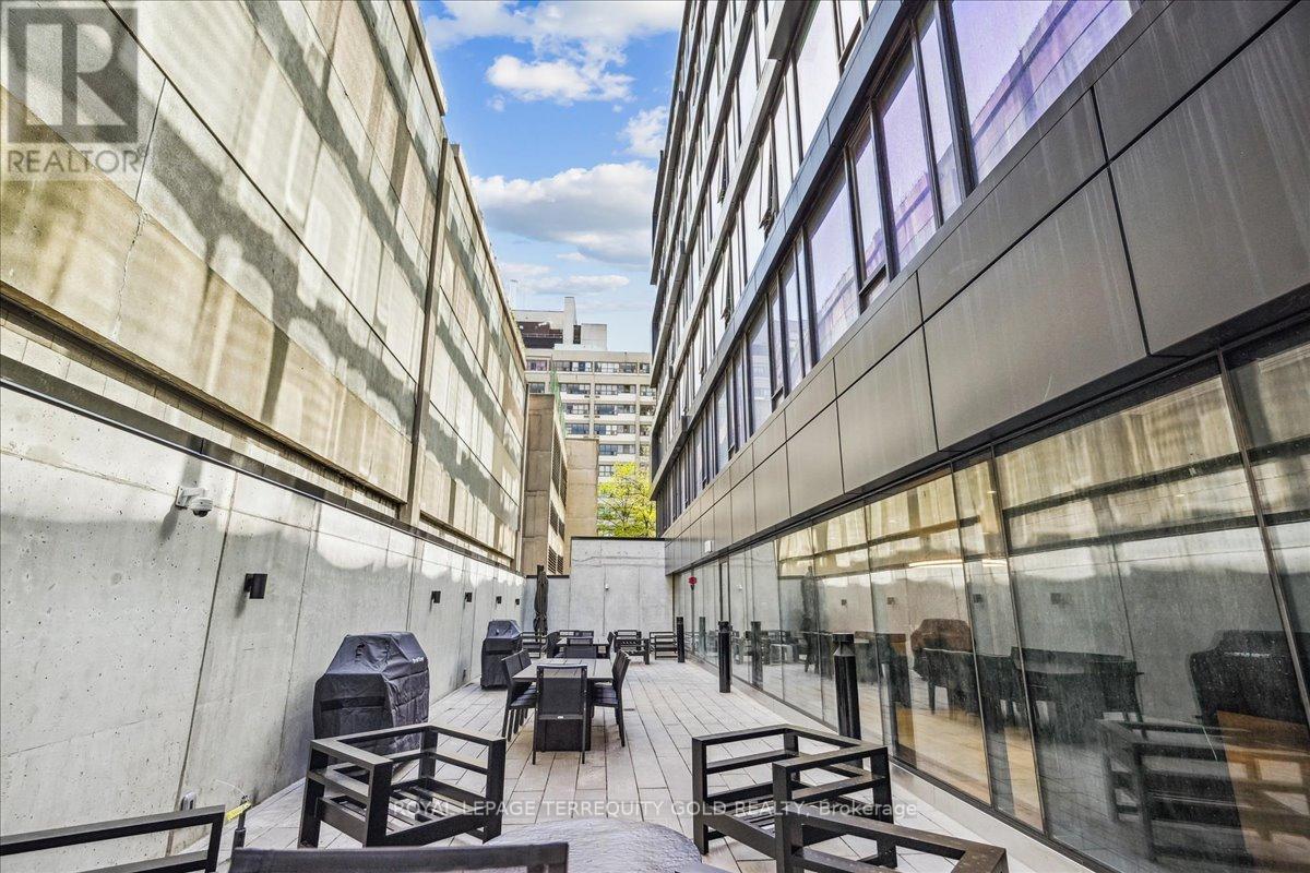 2003 - 195 Mccaul Street E, Toronto, ON - Indoor Photo Showing Other Room