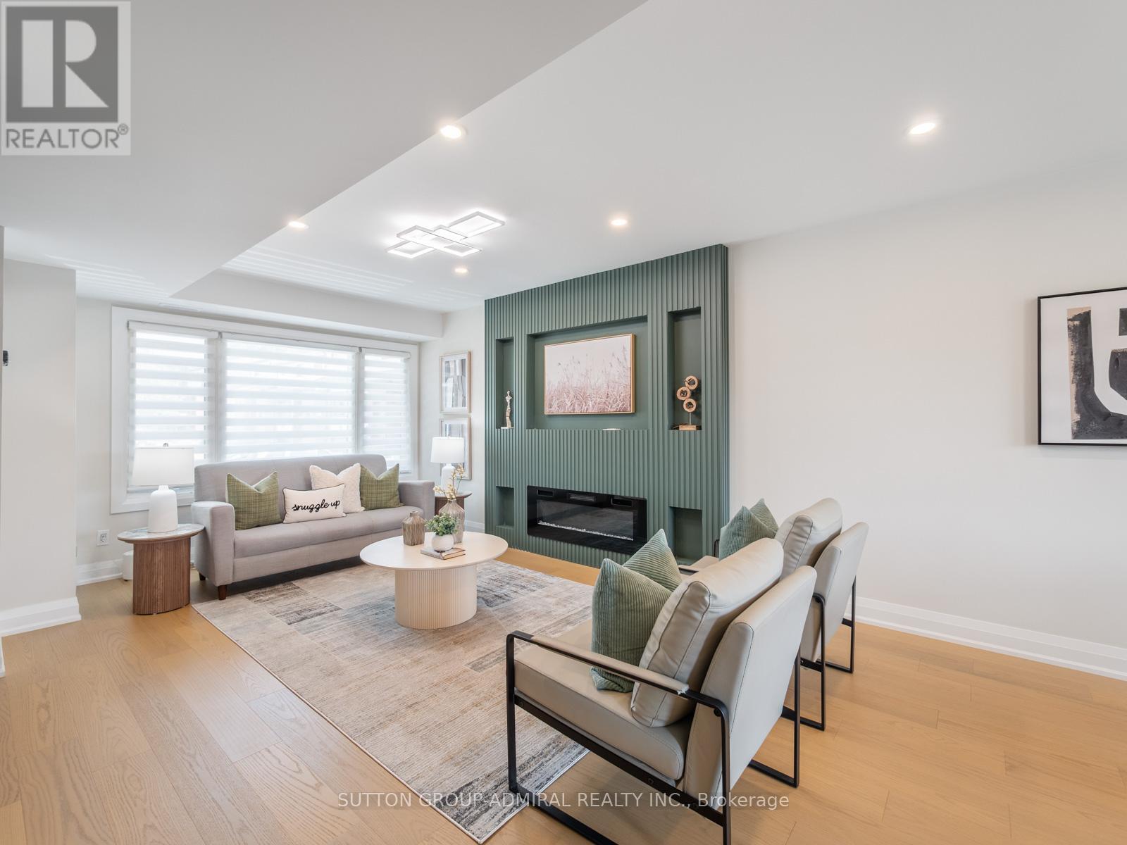 42 - 765 Oklahoma Drive, Pickering, ON - Indoor Photo Showing Living Room With Fireplace