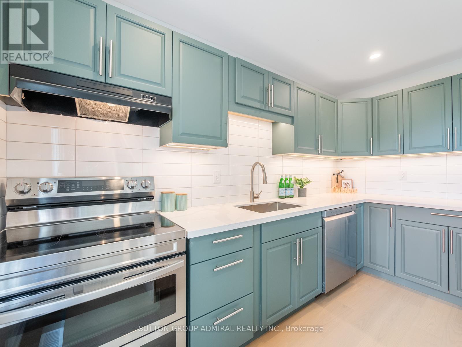 42 - 765 Oklahoma Drive, Pickering, ON - Indoor Photo Showing Kitchen With Stainless Steel Kitchen With Upgraded Kitchen