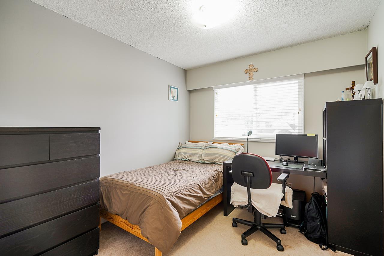 14145 101 Avenue, Surrey, BC - Indoor Photo Showing Bedroom