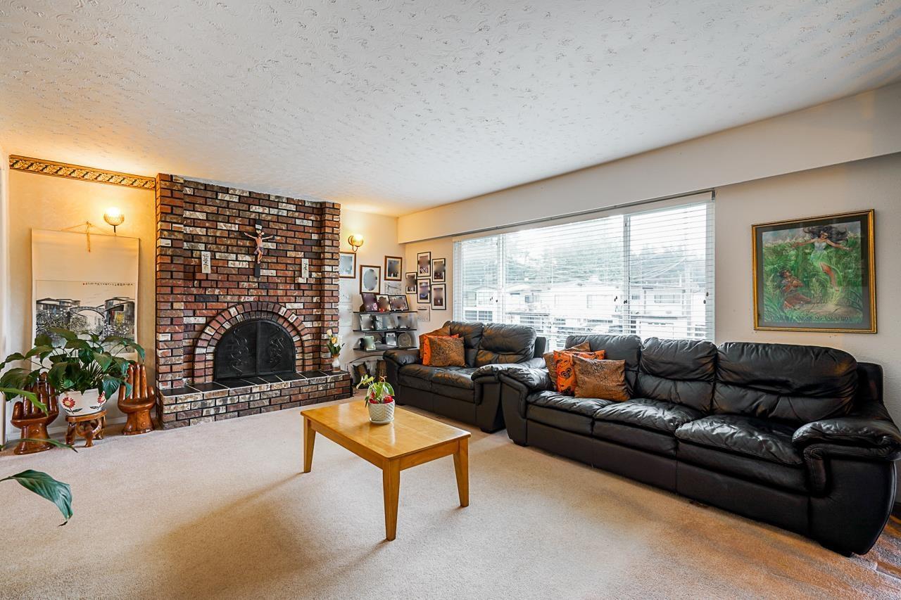 14145 101 Avenue, Surrey, BC - Indoor Photo Showing Living Room With Fireplace
