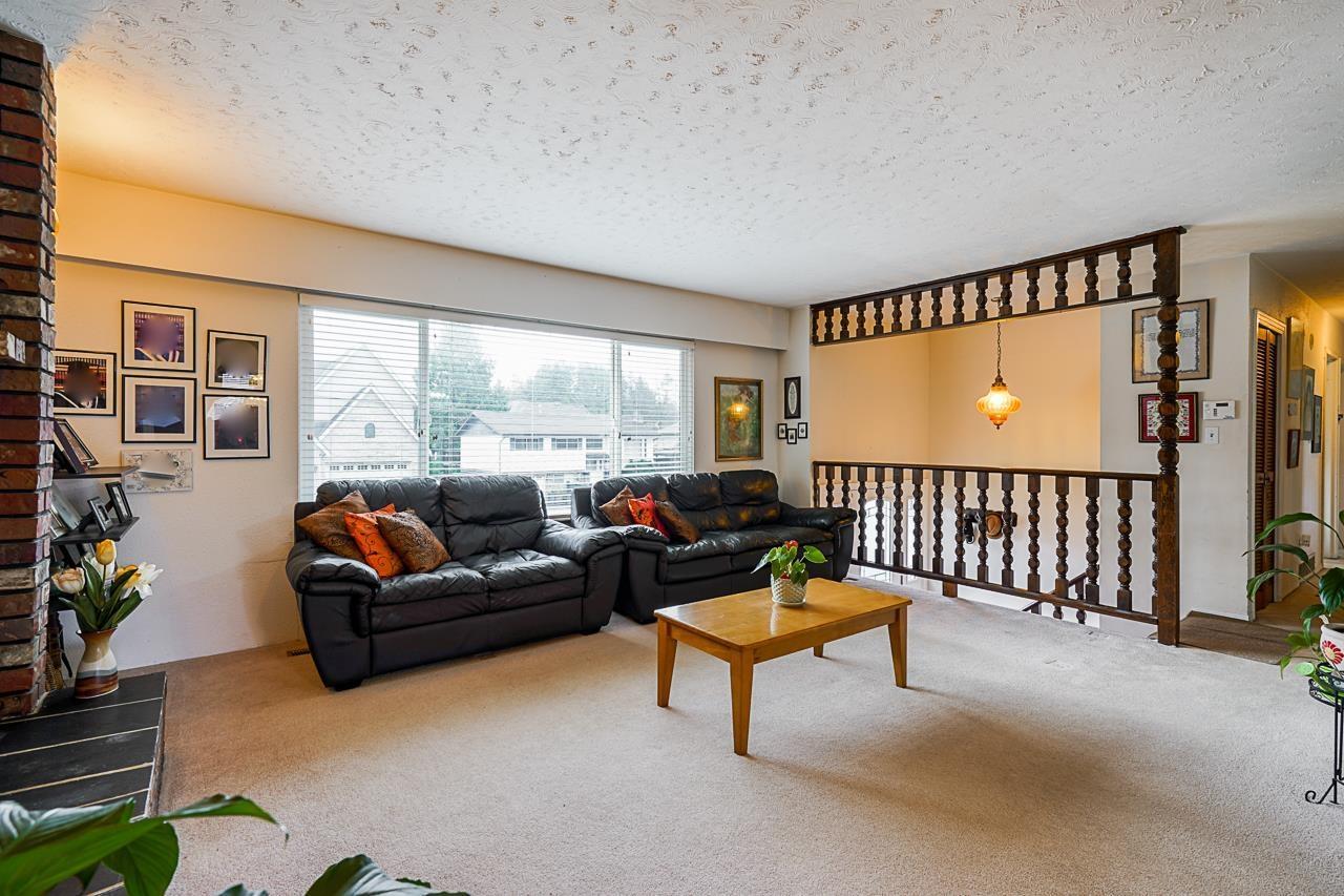 14145 101 Avenue, Surrey, BC - Indoor Photo Showing Living Room
