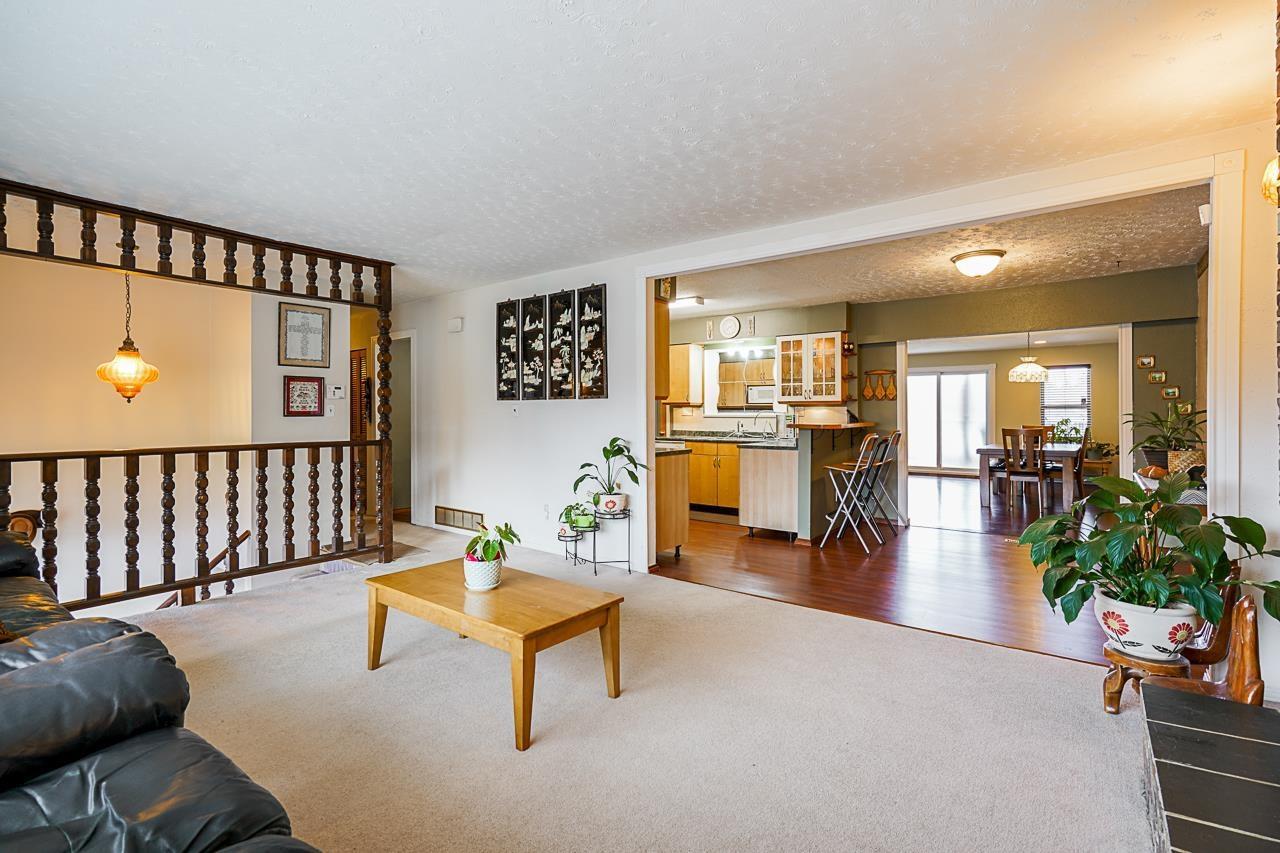 14145 101 Avenue, Surrey, BC - Indoor Photo Showing Living Room