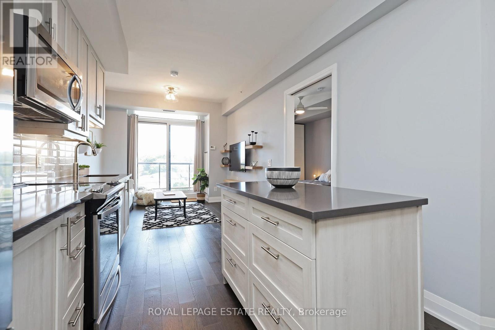 601 - 3655 Kingston Road, Toronto, ON - Indoor Photo Showing Kitchen