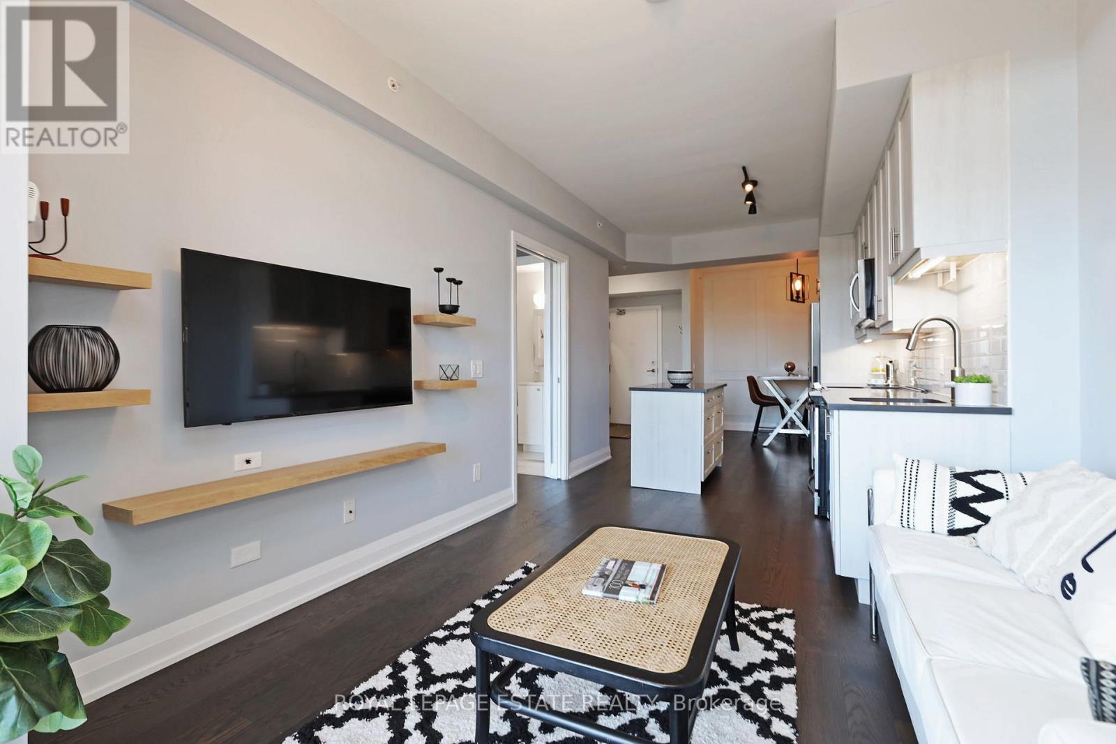 601 - 3655 Kingston Road, Toronto, ON - Indoor Photo Showing Living Room