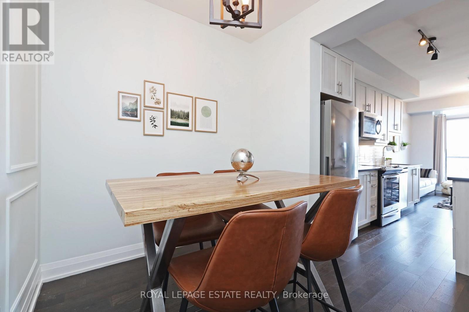 601 - 3655 Kingston Road, Toronto, ON - Indoor