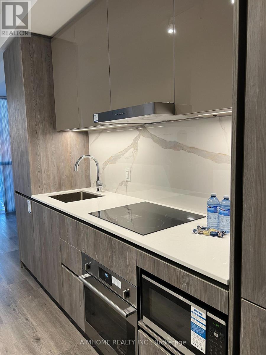 4201 - 8 Interchange Way, Vaughan, ON - Indoor Photo Showing Kitchen With Upgraded Kitchen