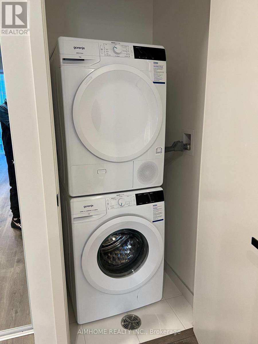 4201 - 8 Interchange Way, Vaughan, ON - Indoor Photo Showing Laundry Room
