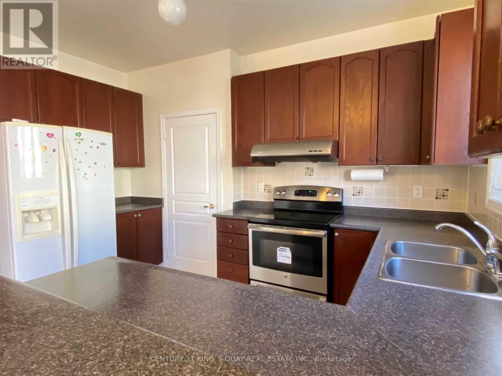 49 Calico Crescent, Markham, ON - Indoor Photo Showing Kitchen With Double Sink