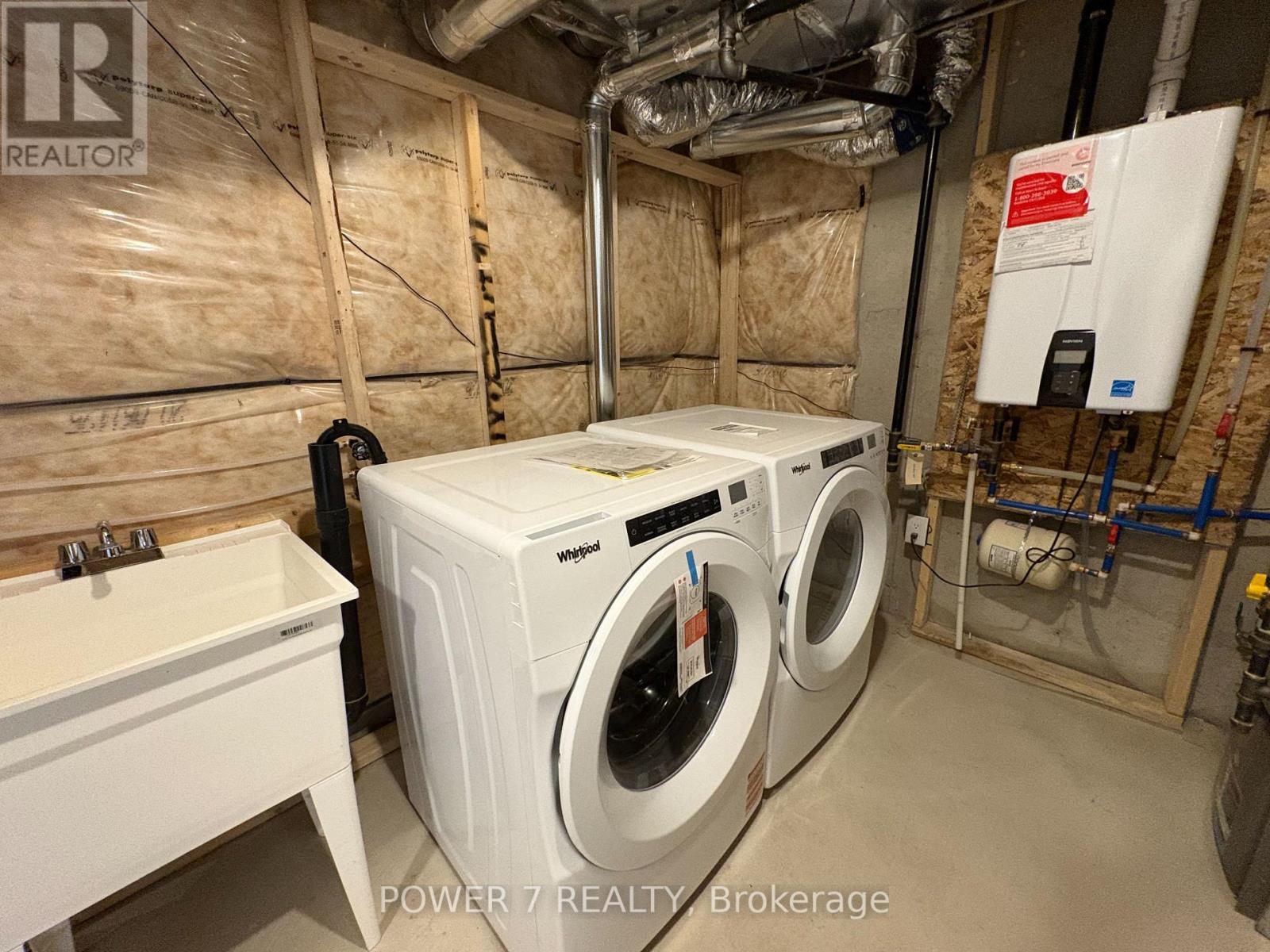 14 Harvey Bunker Crescent, Markham, ON - Indoor Photo Showing Laundry Room