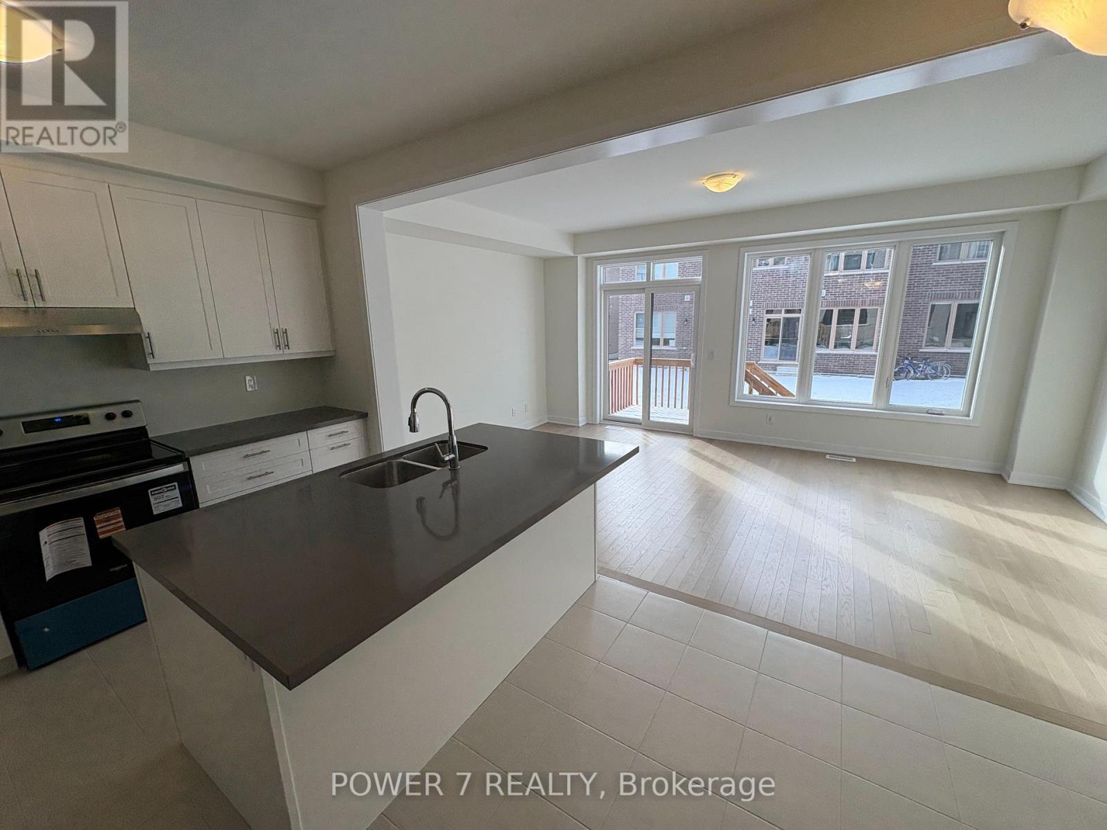 14 Harvey Bunker Crescent, Markham, ON - Indoor Photo Showing Kitchen With Double Sink