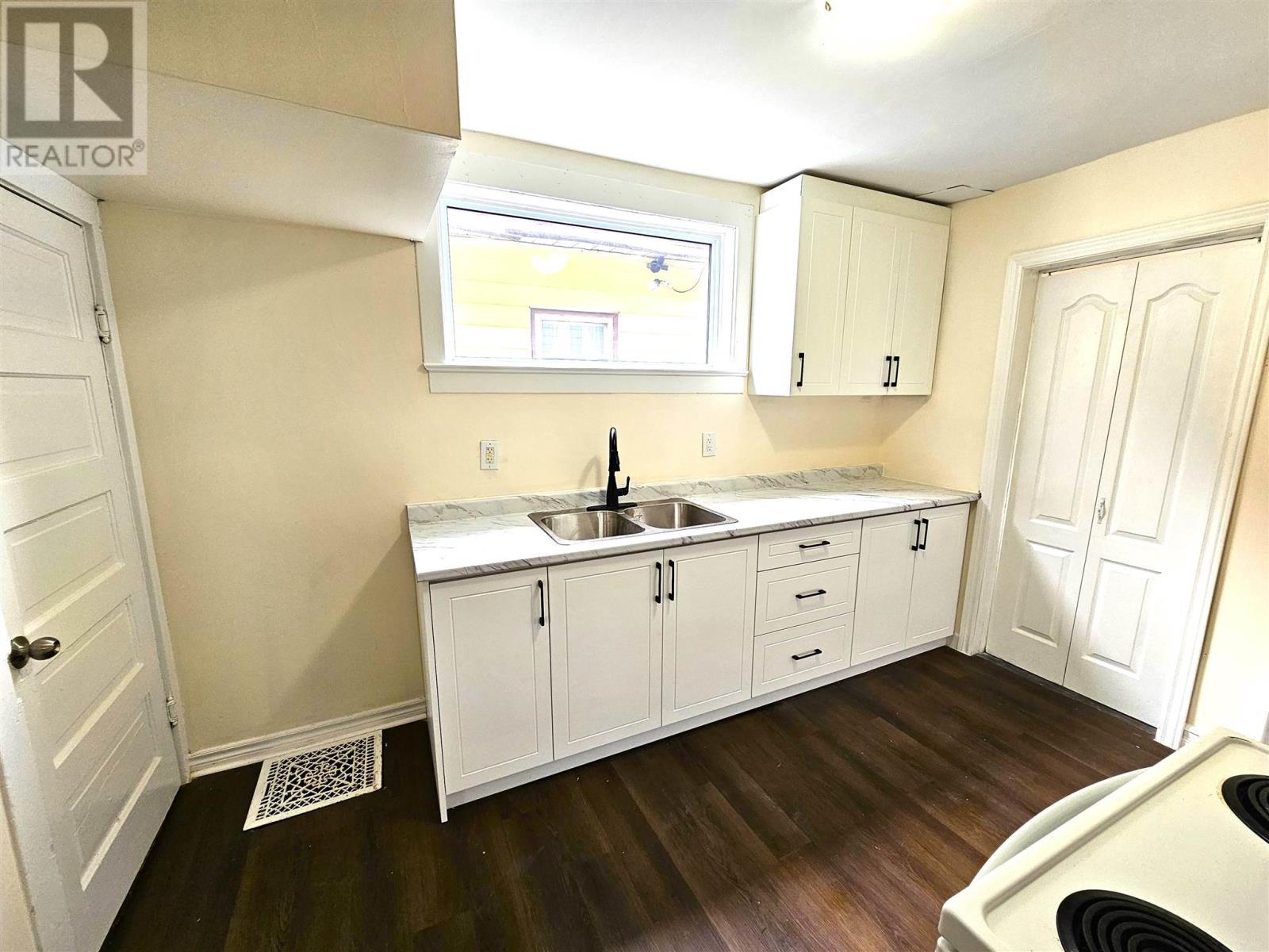 104 London St, Sault Ste. Marie, ON - Indoor Photo Showing Kitchen With Double Sink