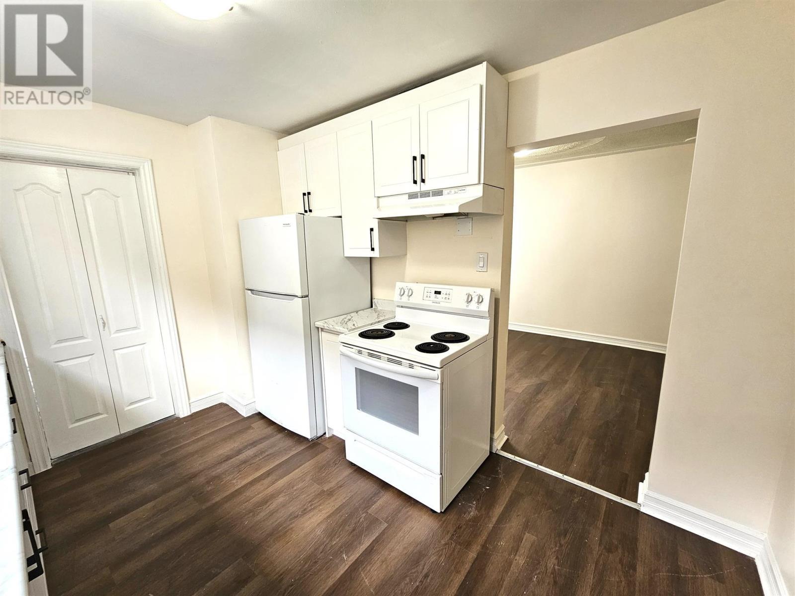 104 London St, Sault Ste. Marie, ON - Indoor Photo Showing Kitchen
