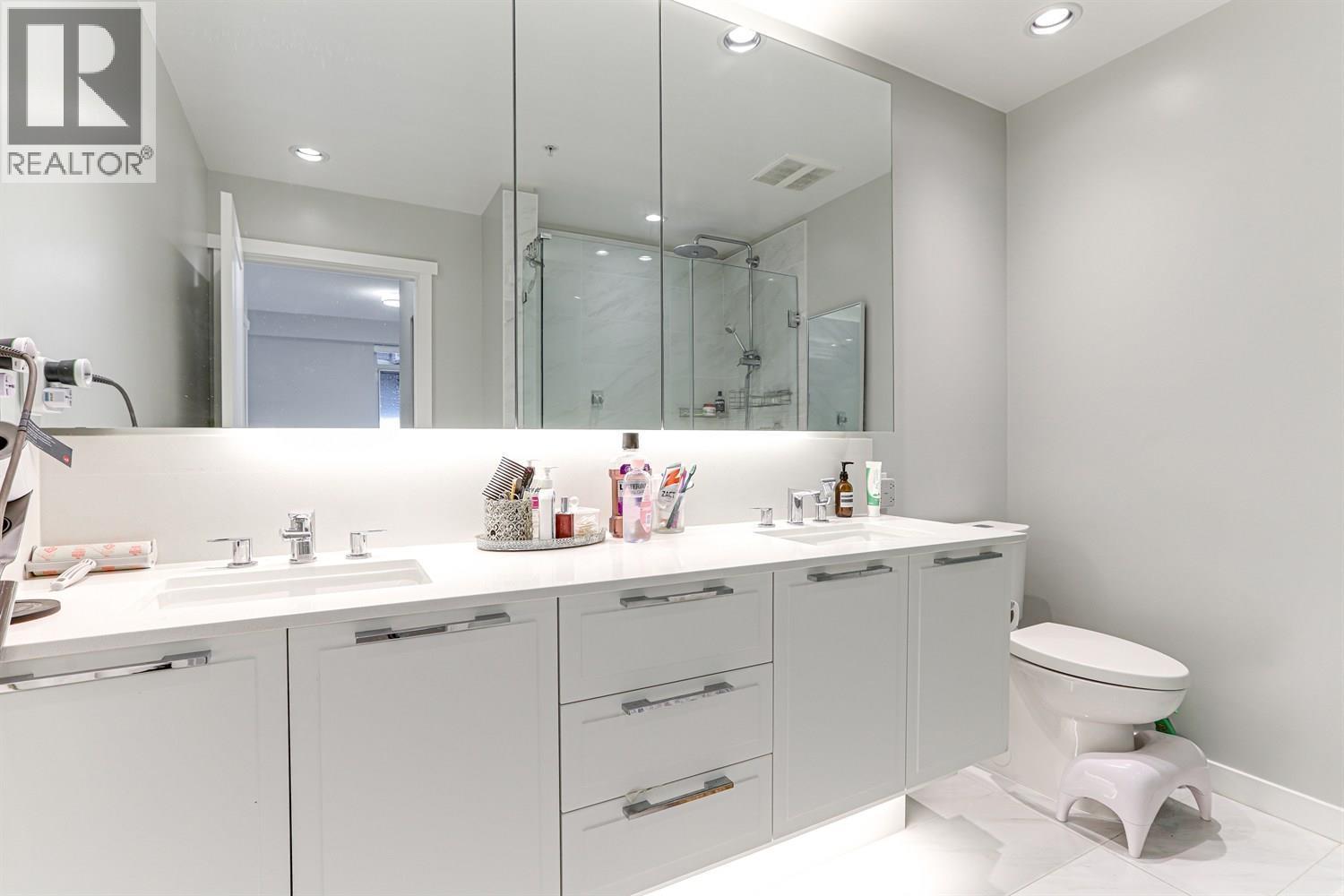 108 3188 Riverwalk Avenue, Vancouver, BC - Indoor Photo Showing Bathroom