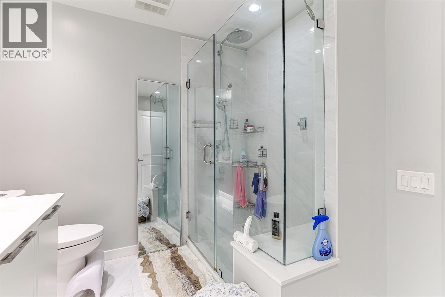108 3188 Riverwalk Avenue, Vancouver, BC - Indoor Photo Showing Bathroom