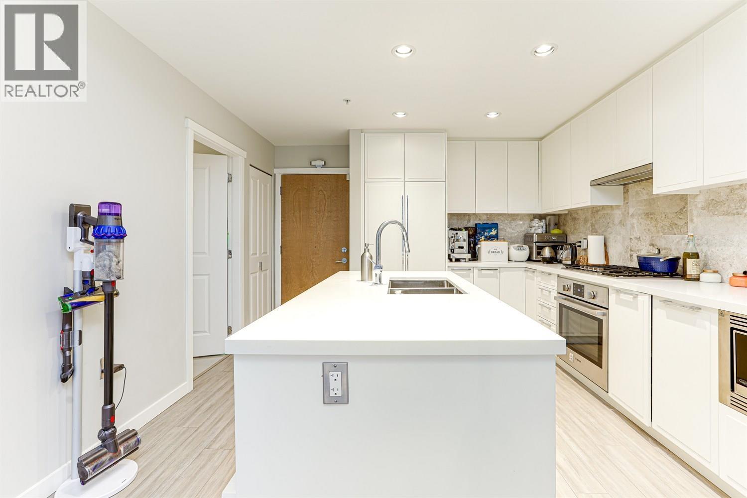 108 3188 Riverwalk Avenue, Vancouver, BC - Indoor Photo Showing Kitchen With Double Sink