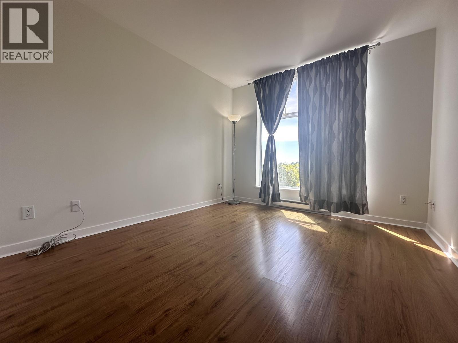 803 8460 Granville, Richmond, BC - Indoor Photo Showing Other Room