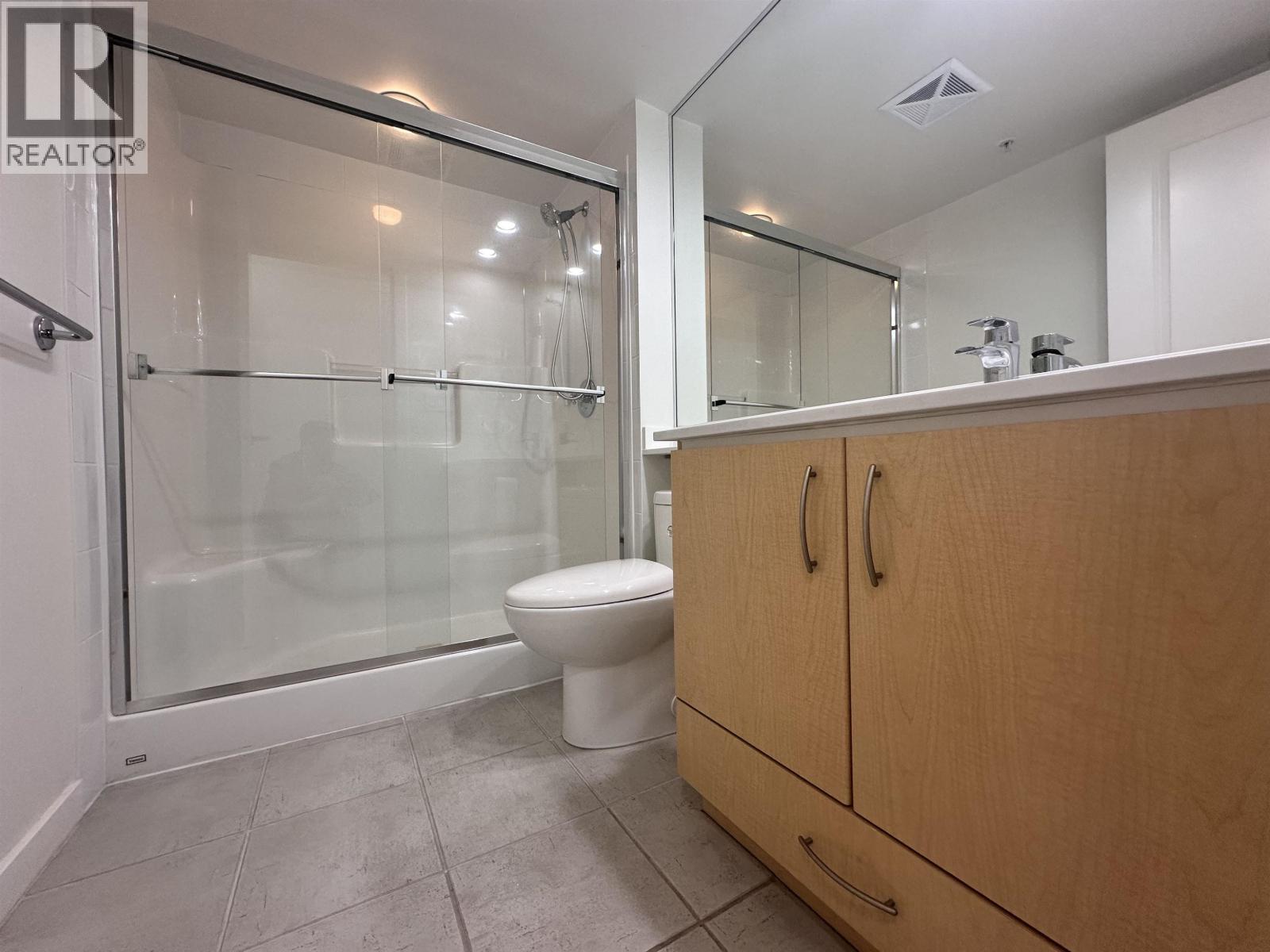 803 8460 Granville, Richmond, BC - Indoor Photo Showing Bathroom