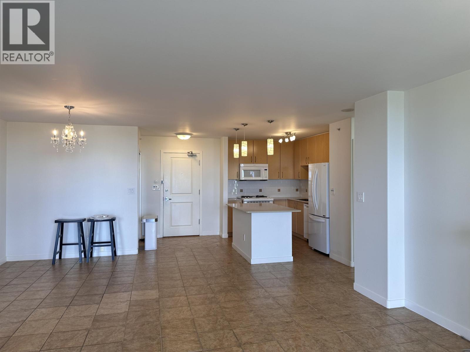 803 8460 Granville, Richmond, BC - Indoor Photo Showing Kitchen