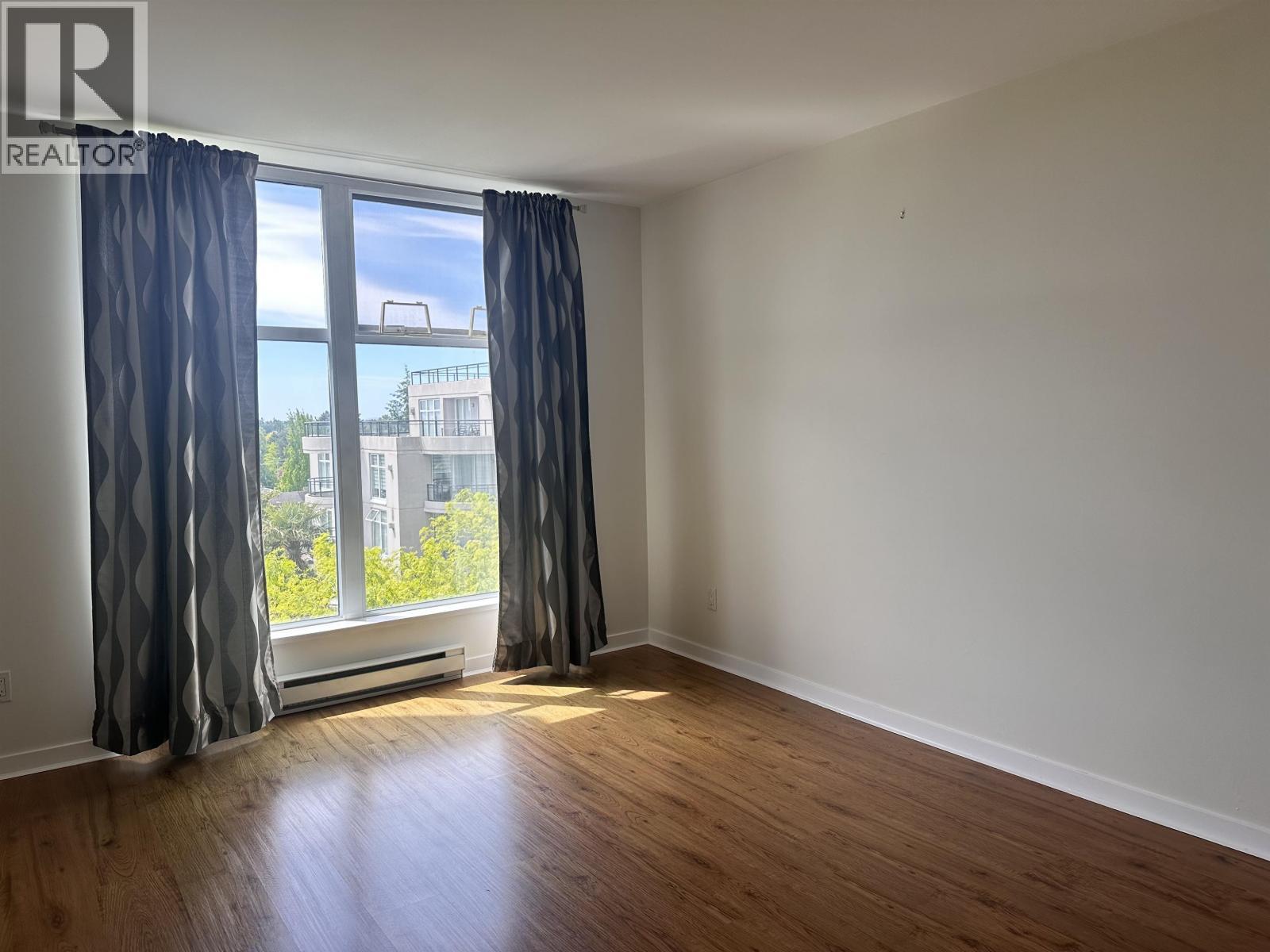 803 8460 Granville, Richmond, BC - Indoor Photo Showing Other Room