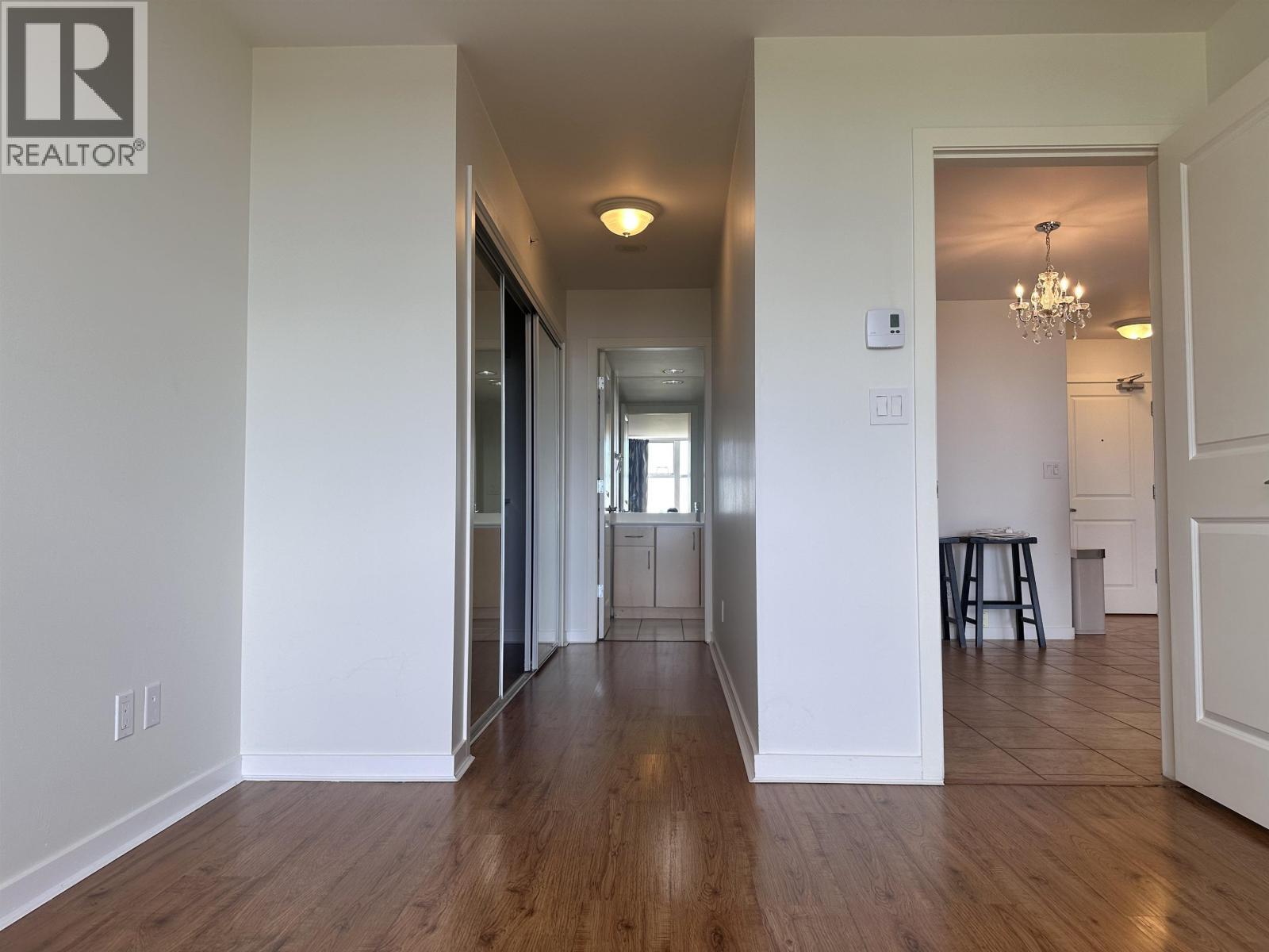 803 8460 Granville, Richmond, BC - Indoor Photo Showing Other Room