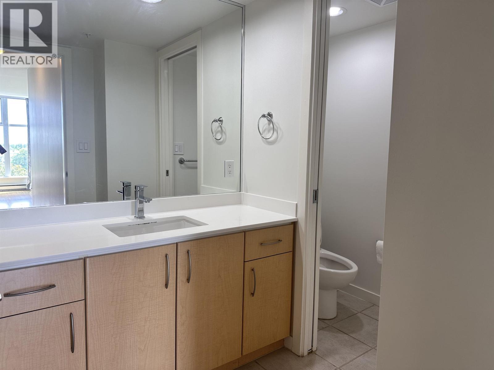 803 8460 Granville, Richmond, BC - Indoor Photo Showing Bathroom